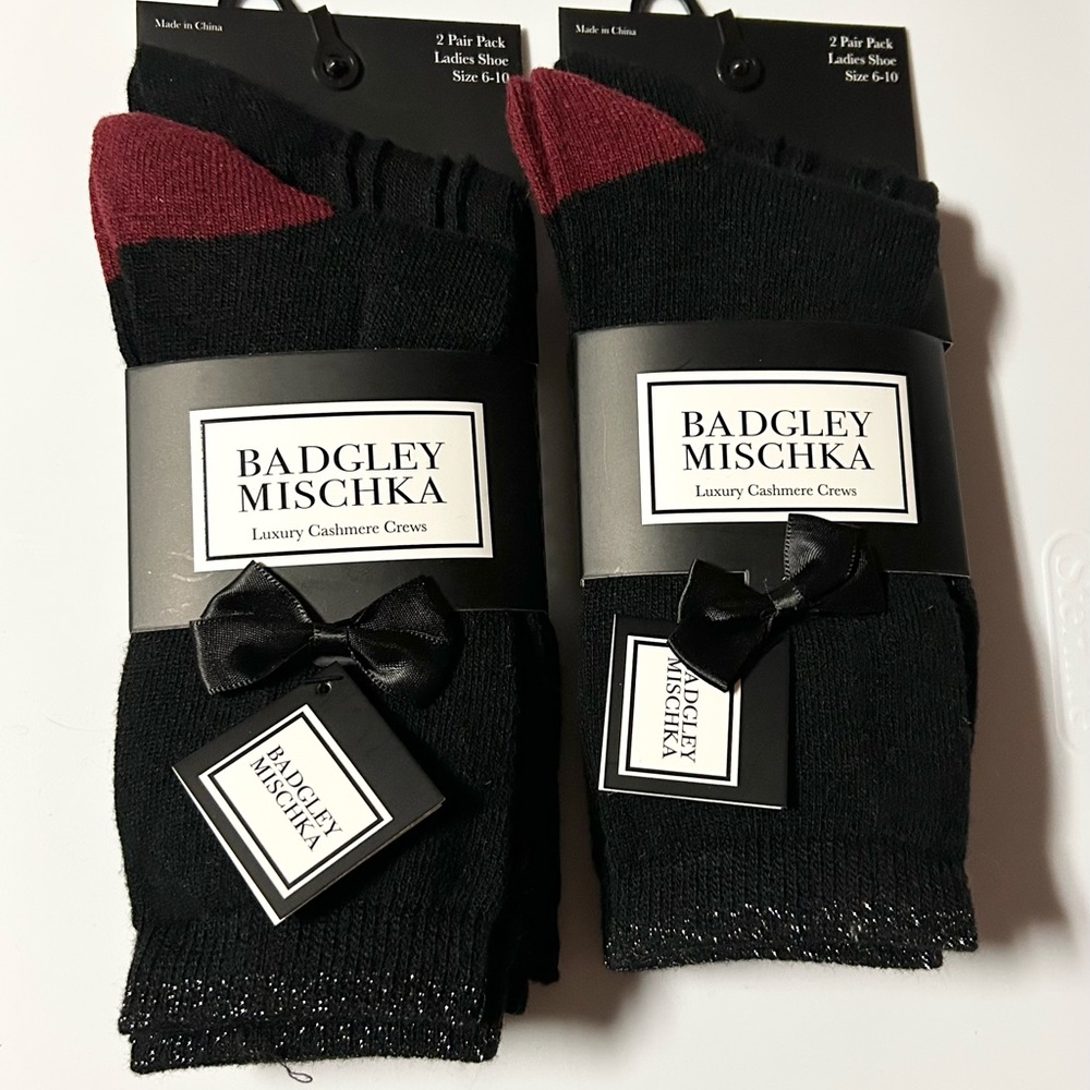 Badgley Mischka Ladies Black Luxury Cashmere Crew Socks 4 Pairs Shoe Size 6-10 - Picture 2 of 5